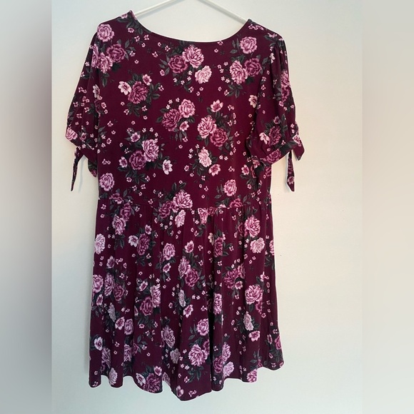Torrid Floral Blouse Size 2 18/20 Burgundy Pink Short Tie Sleeves Romantic - Picture 5 of 10